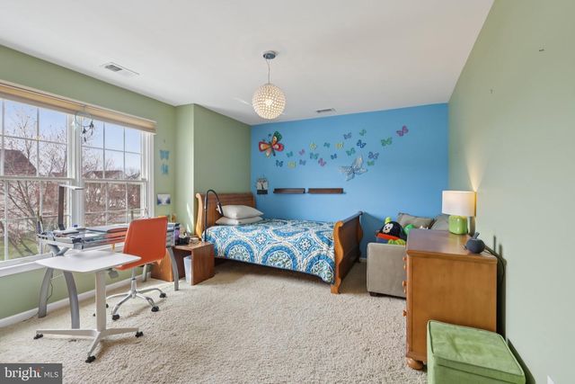 18 DEVONSHIRE DR, Princeton, NJ 08540