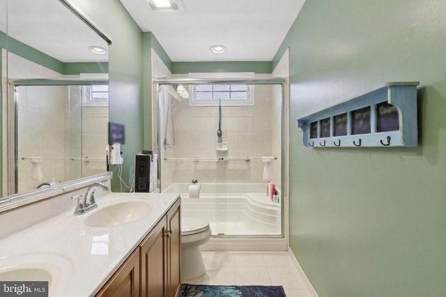 18 DEVONSHIRE DR, Princeton, NJ 08540