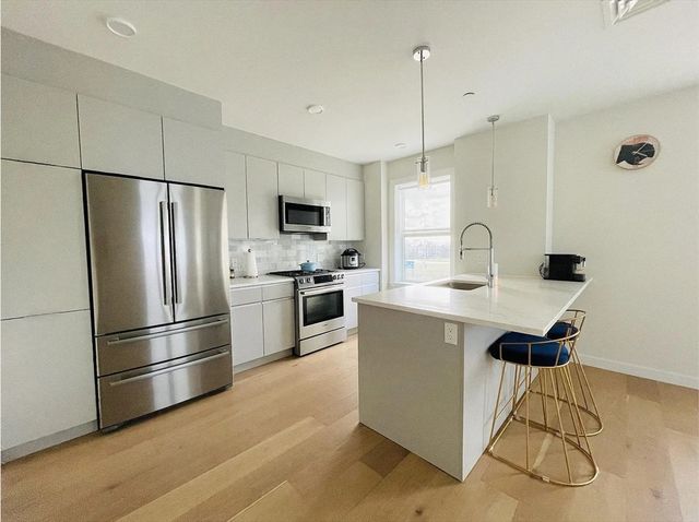 16 Boardman St 307, Boston, MA 02128