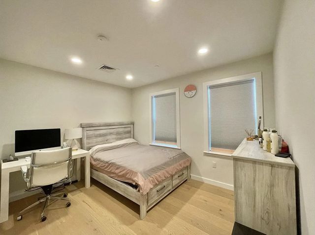 16 Boardman St 307, Boston, MA 02128