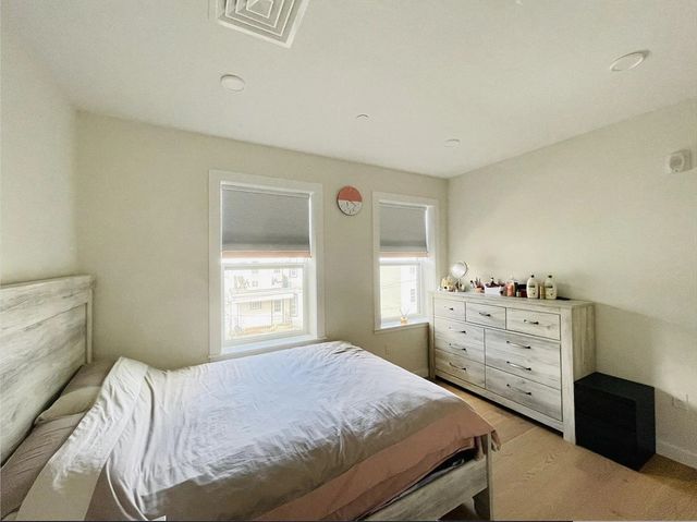 16 Boardman St 307, Boston, MA 02128