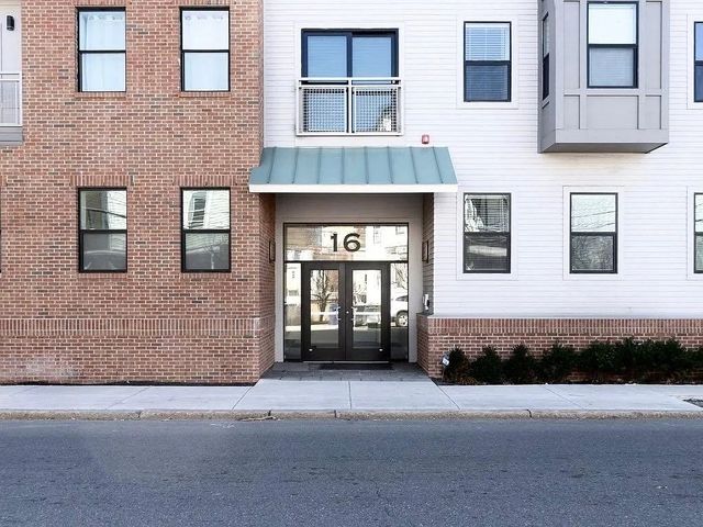 16 Boardman St 307, Boston, MA 02128