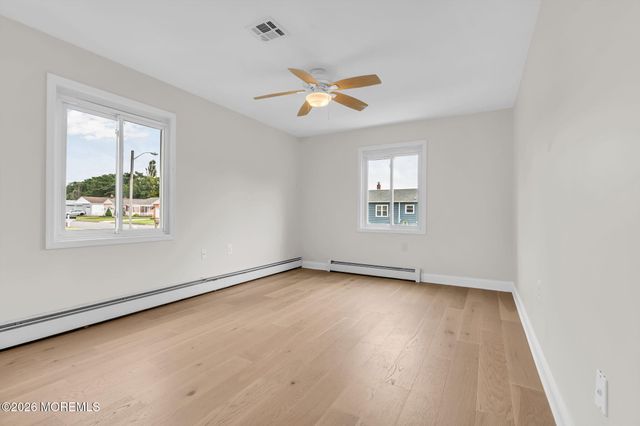 45 Innsbruck Drive, Toms River, NJ 08757