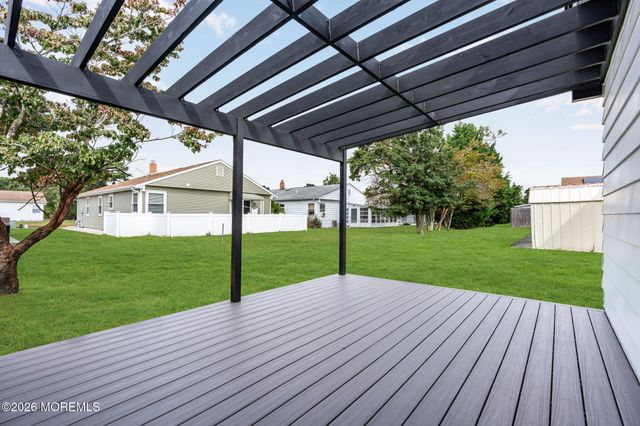 45 Innsbruck Drive, Toms River, NJ 08757