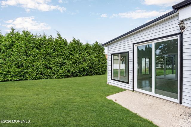 45 Innsbruck Drive, Toms River, NJ 08757