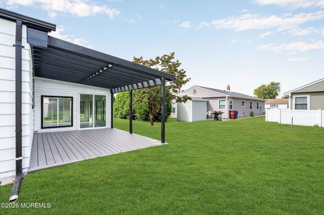 45 Innsbruck Drive, Toms River, NJ 08757