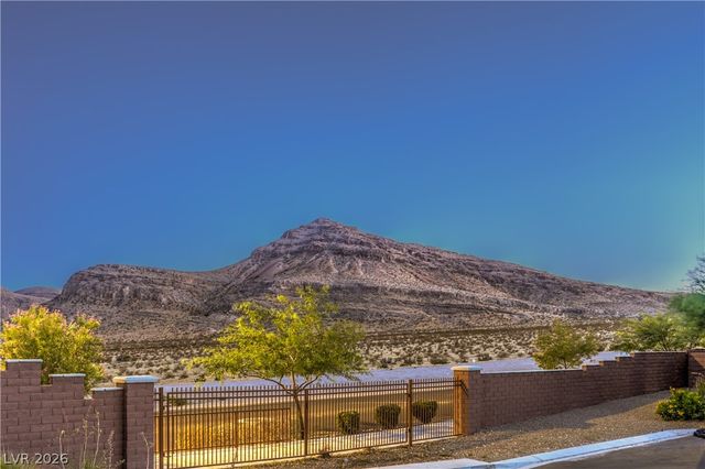 10090 Desert Azure Street, Las Vegas, NV 89178