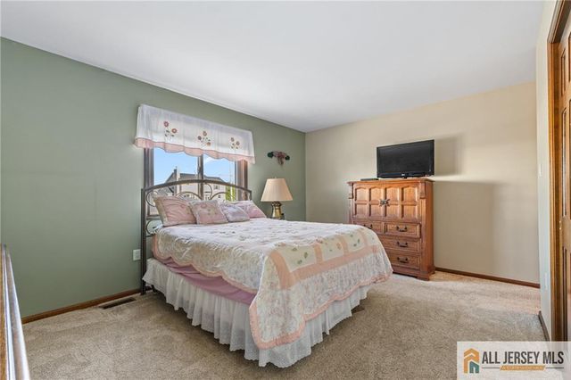 410 Jersey City Court, Lacey, NJ 08734