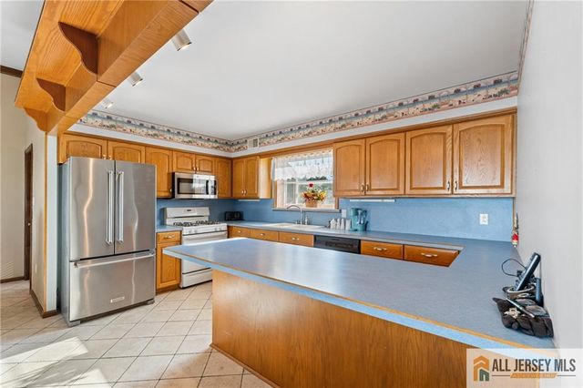 410 Jersey City Court, Lacey, NJ 08734