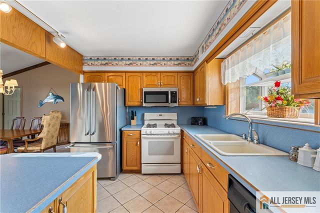 410 Jersey City Court, Lacey, NJ 08734