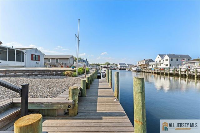 410 Jersey City Court, Lacey, NJ 08734