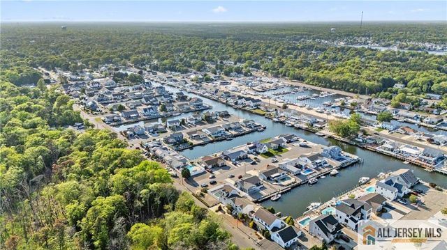 410 Jersey City Court, Lacey, NJ 08734