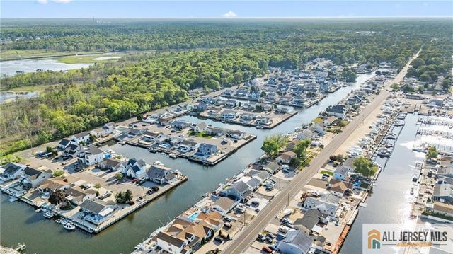 410 Jersey City Court, Lacey, NJ 08734