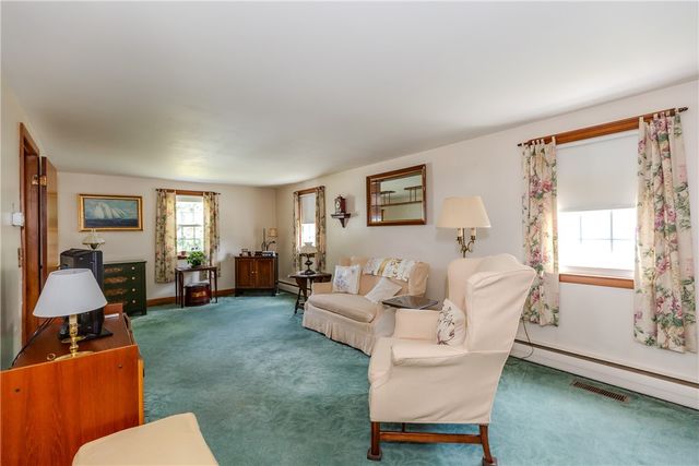 19 Longue Vue Avenue, North Providence, RI 02904