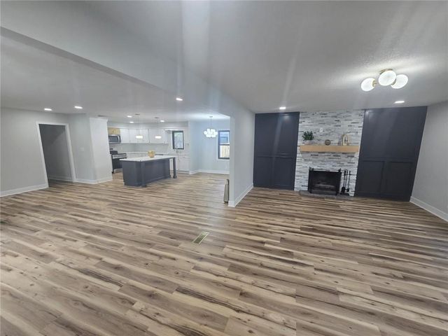 4801 NE Sherwood Drive, Kansas City, MO 64119