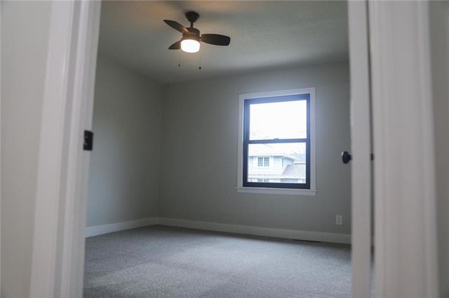 4801 NE Sherwood Drive, Kansas City, MO 64119