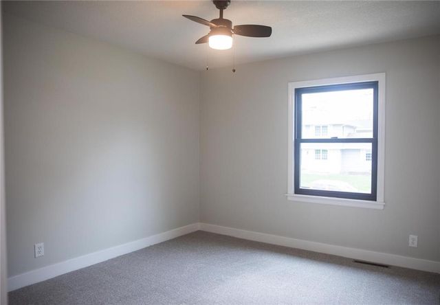 4801 NE Sherwood Drive, Kansas City, MO 64119