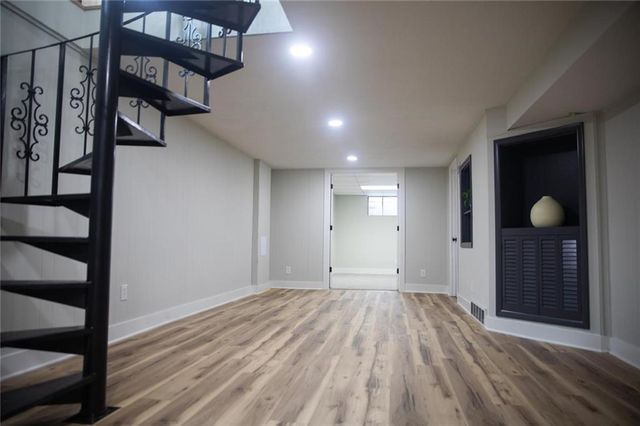 4801 NE Sherwood Drive, Kansas City, MO 64119