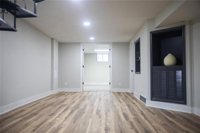 4801 NE Sherwood Drive, Kansas City, MO 64119