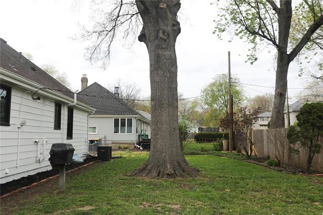 4801 NE Sherwood Drive, Kansas City, MO 64119