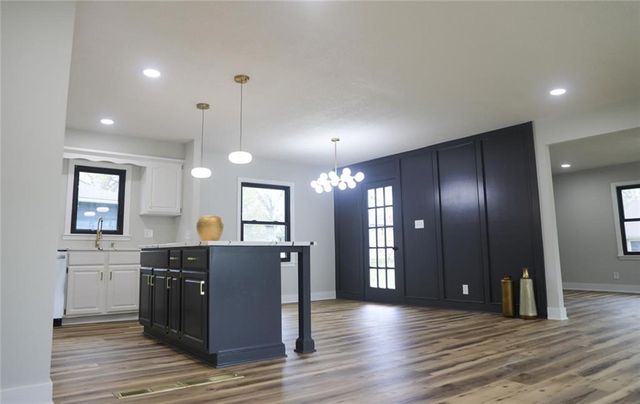 4801 NE Sherwood Drive, Kansas City, MO 64119