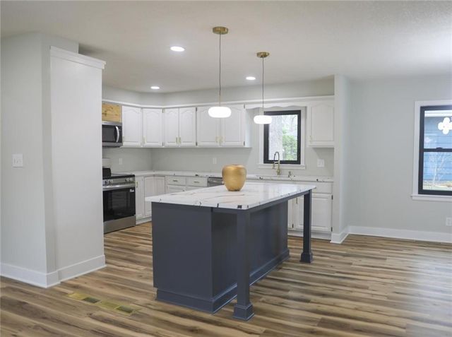 4801 NE Sherwood Drive, Kansas City, MO 64119