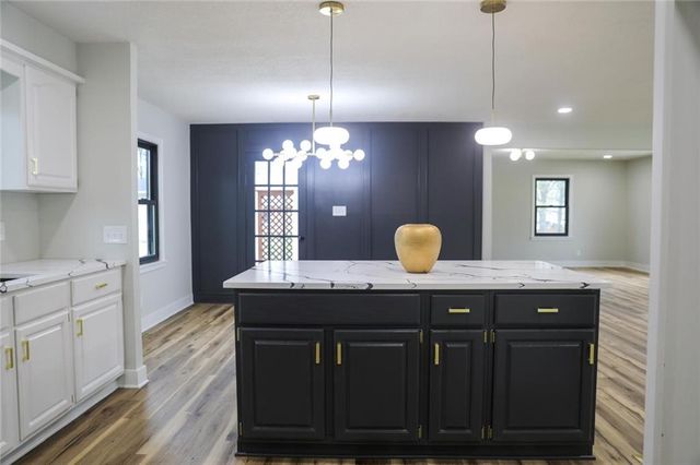 4801 NE Sherwood Drive, Kansas City, MO 64119