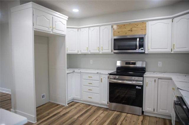 4801 NE Sherwood Drive, Kansas City, MO 64119