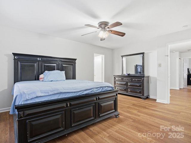 3047 Meadow Knoll Drive, Charlotte, NC 28269