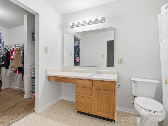 3047 Meadow Knoll Drive, Charlotte, NC 28269