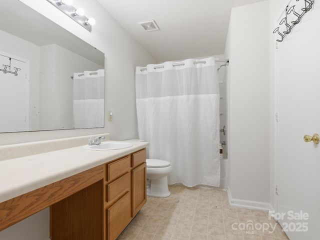 3047 Meadow Knoll Drive, Charlotte, NC 28269