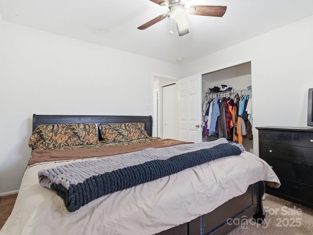 3047 Meadow Knoll Drive, Charlotte, NC 28269