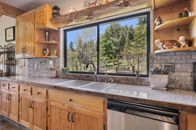 25624 Sherwood Dr, Pioneer, CA 95666