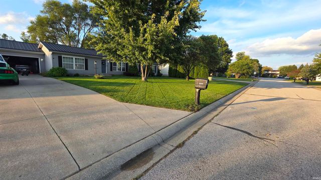 53105 Crystal Pond Drive, Elkhart, IN 46514