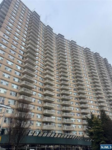 555 North Avenue 1 G, Fort Lee, NJ 07024