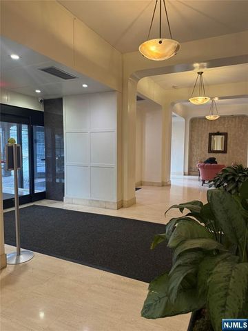 555 North Avenue 1 G, Fort Lee, NJ 07024