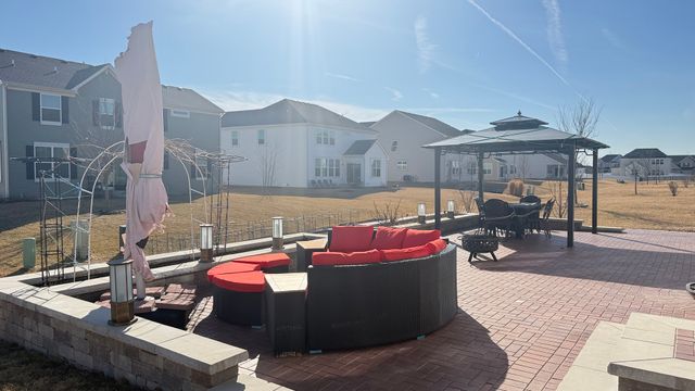 16143 S Lakeview Road, Plainfield, IL 60586