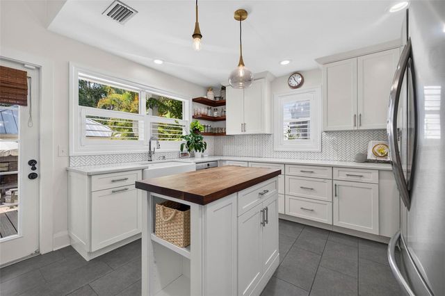 4618 W TENNYSON AVENUE, Tampa, FL 33629