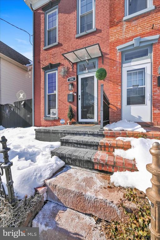 306 N STATE ST, Ephrata, PA 17522