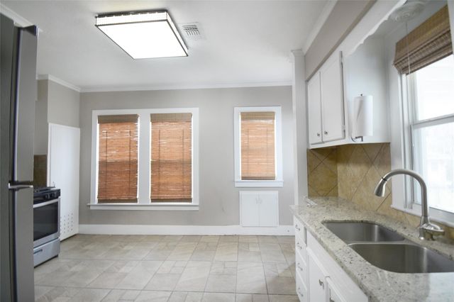 407 N Chappell Hill Street, Brenham, TX 77833