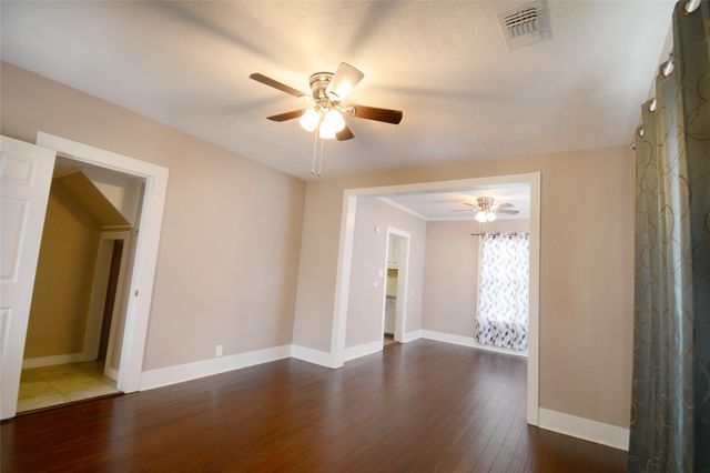 407 N Chappell Hill Street, Brenham, TX 77833