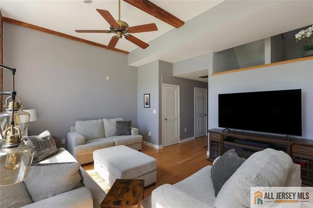 40 Washington Avenue 13, Milltown, NJ 08850