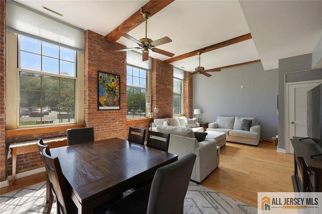 40 Washington Avenue 13, Milltown, NJ 08850