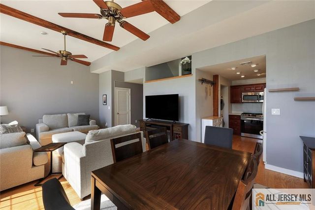 40 Washington Avenue 13, Milltown, NJ 08850