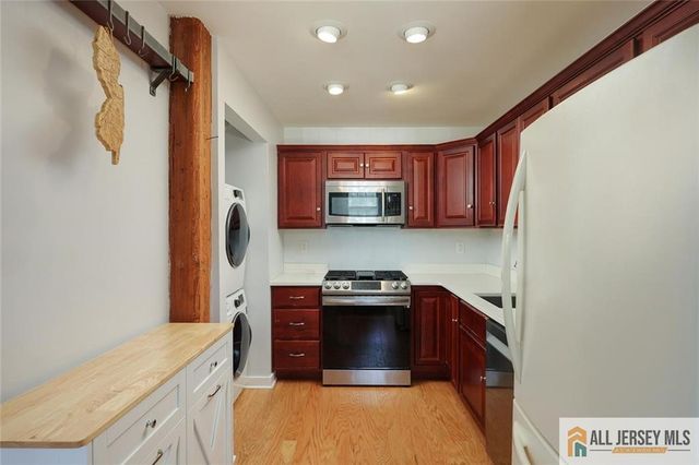 40 Washington Avenue 13, Milltown, NJ 08850