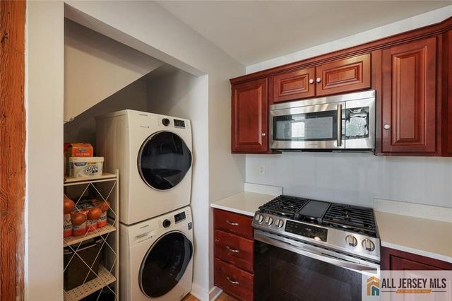 40 Washington Avenue 13, Milltown, NJ 08850