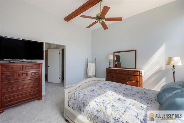 40 Washington Avenue 13, Milltown, NJ 08850