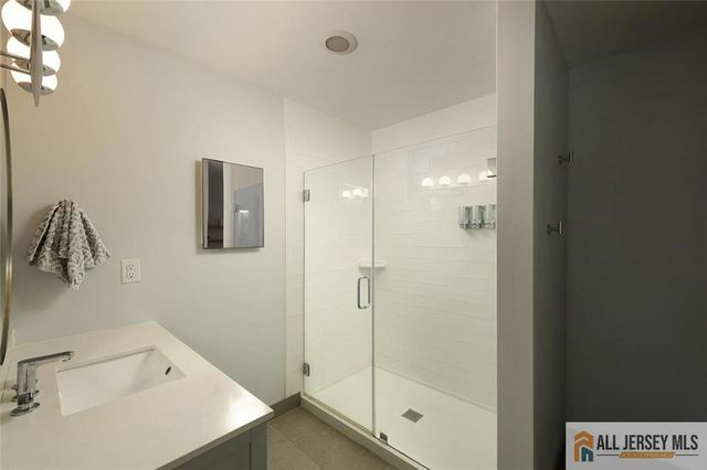 40 Washington Avenue 13, Milltown, NJ 08850