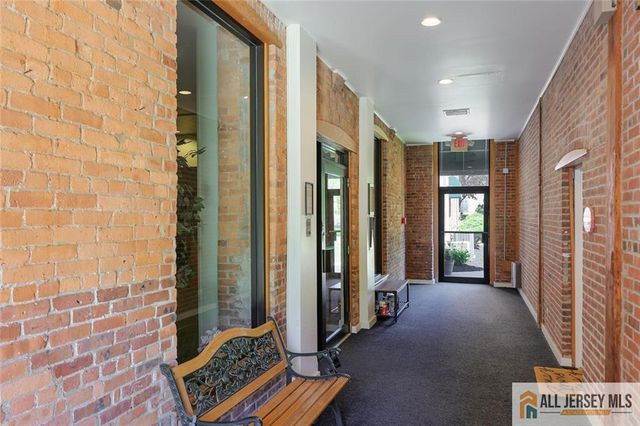 40 Washington Avenue 13, Milltown, NJ 08850