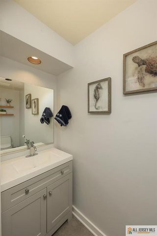 40 Washington Avenue 13, Milltown, NJ 08850